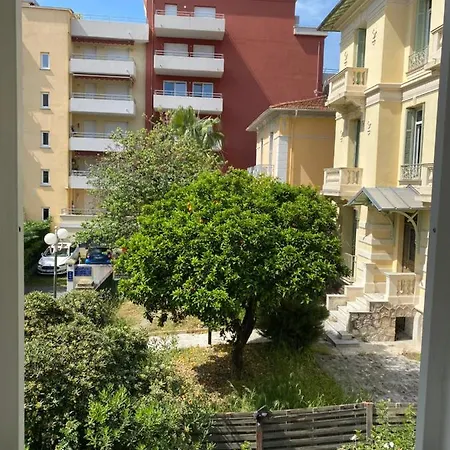 Charmant 2Pcs A 100 M De La Plage Au Calme Menton Exterior foto